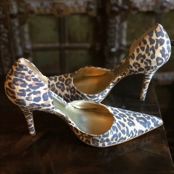 Gorgeous Suede Leopard Print Heels ♥️ - Picture 3 of 12